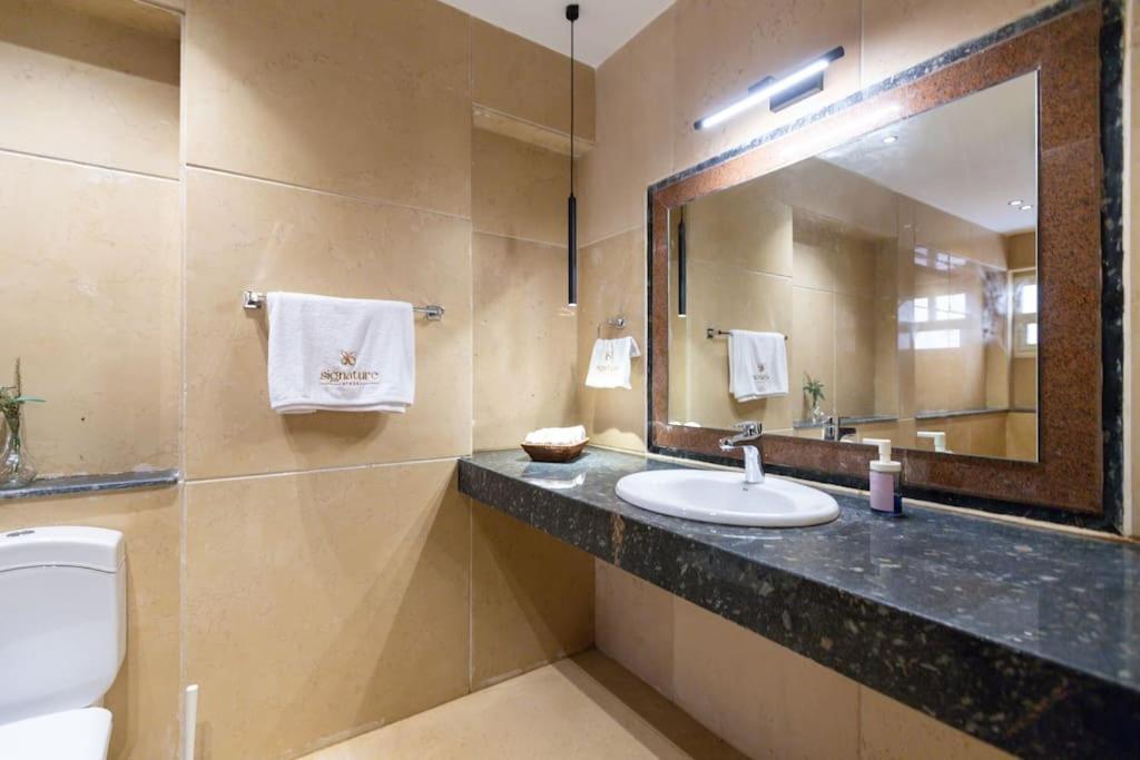 Signature Artistic Modern Apartment