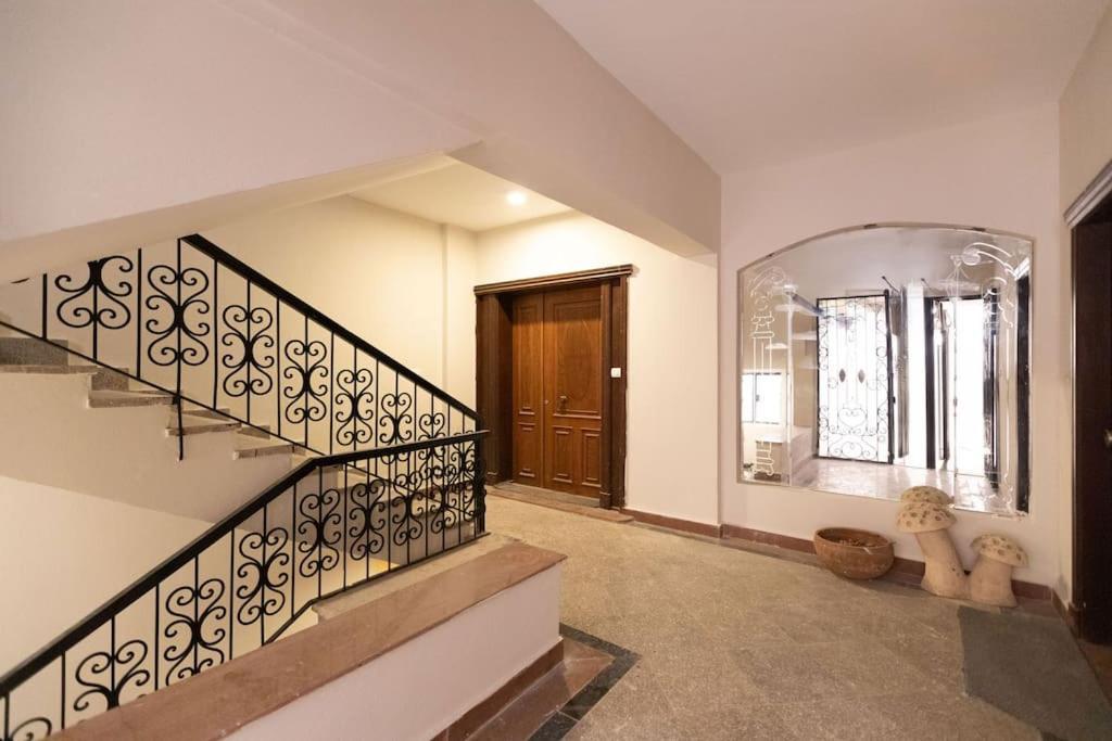 Signature Artistic Modern